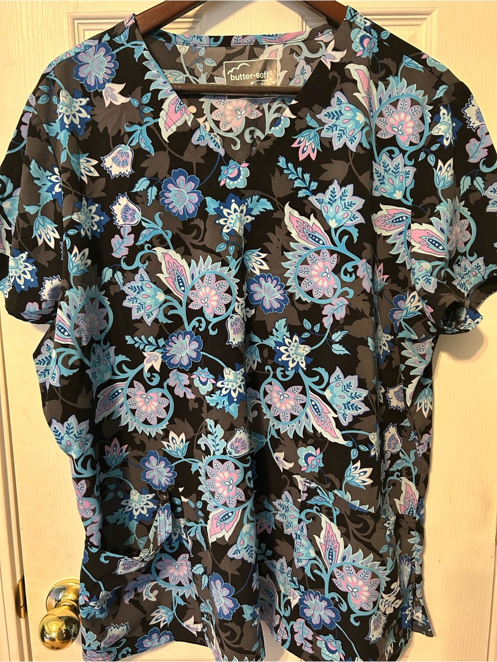 Butter-Soft Women’s Floral V-Neck scrub Top in Black and Blue